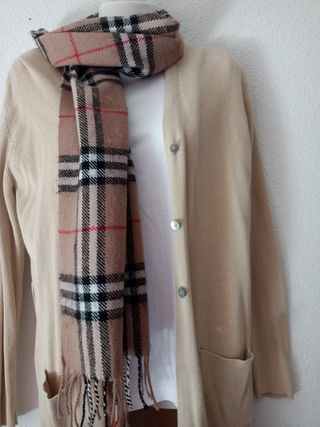 Abrigo fino camel + bufanda cuadros Mango
