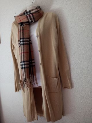 Abrigo fino camel + bufanda cuadros Mango