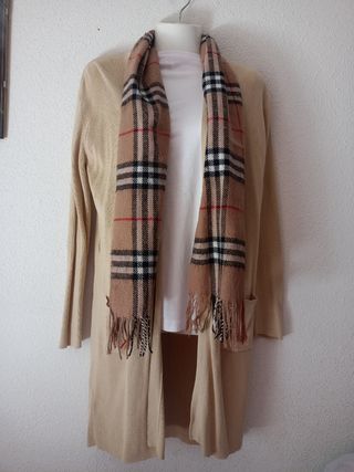 Abrigo fino camel + bufanda cuadros Mango