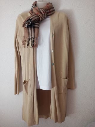 Abrigo fino camel + bufanda cuadros Mango