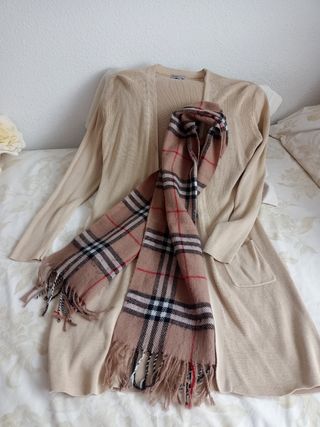 Abrigo fino camel + bufanda cuadros Mango
