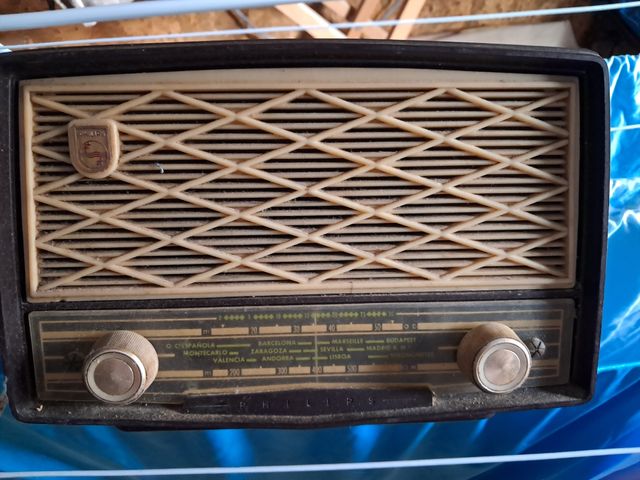 Radio Antigua Philips Brown