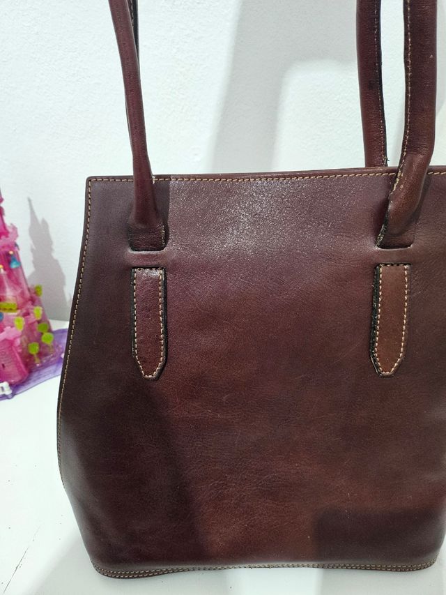 Bolso de mano de cuero marrón