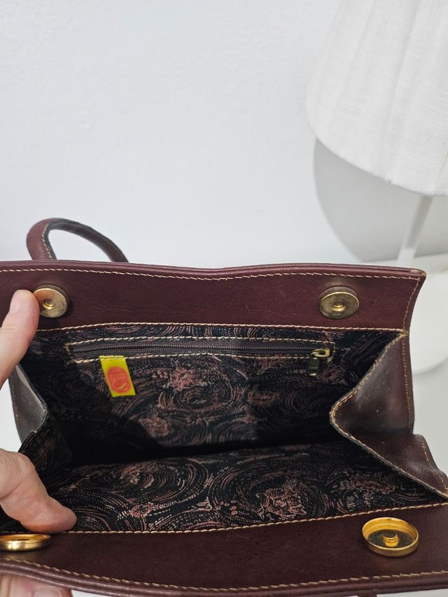 Bolso de mano de cuero marrón