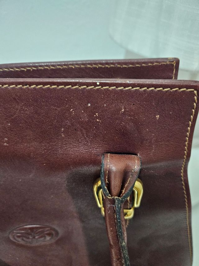 Bolso de mano de cuero marrón