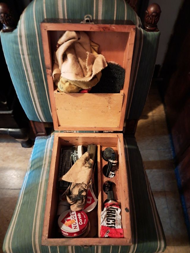 Antico scarpiera in legno