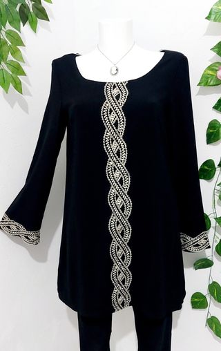 Blusón Negro con Bordado Talla L