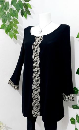 Blusón Negro con Bordado Talla L