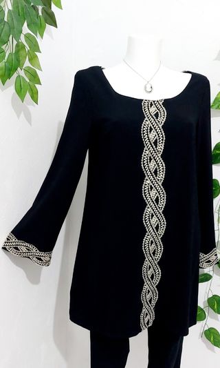 Blusón Negro con Bordado Talla L