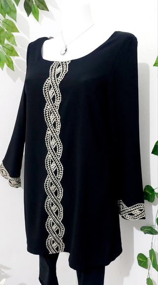 Blusón Negro con Bordado Talla L