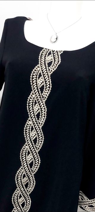 Blusón Negro con Bordado Talla L