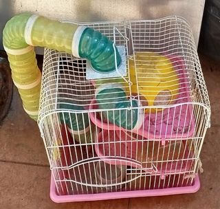 Jaula para hámster con accesorios