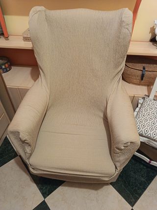 Sillón beige con funda