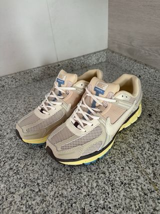 Nike Vomero 5 Beige/Amarillo Nuevas