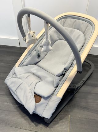 Mecedora para bebé con peluches pleglable