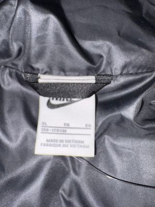 Abrigo de plumas Nike nuevo.