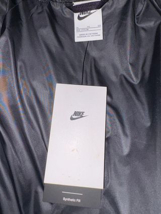 Abrigo de plumas Nike nuevo.