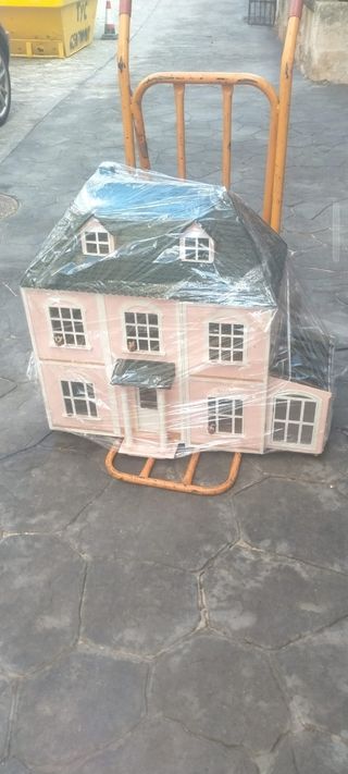 Casa de muñecas rosa