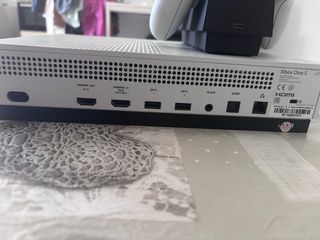 Xbox One S Blanca + 4 Juegos