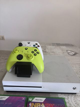 Xbox One S Blanca + 4 Juegos