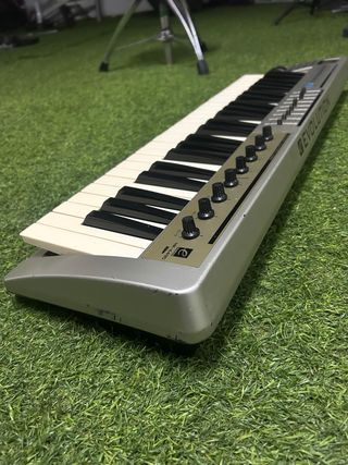 Controlador MIDI Evolution MK449C