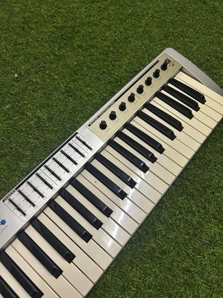 Controlador MIDI Evolution MK449C