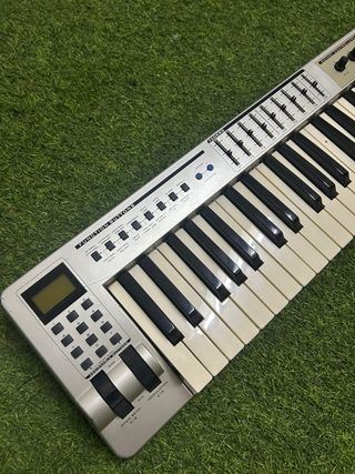 Controlador MIDI Evolution MK449C