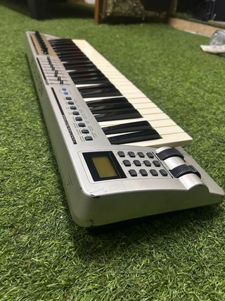 Controlador MIDI Evolution MK449C