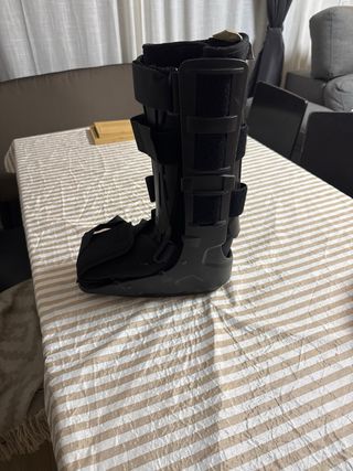 Bota ortopedica de inmobilización.