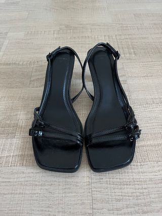 Sandalias Bershka tacón negras 
