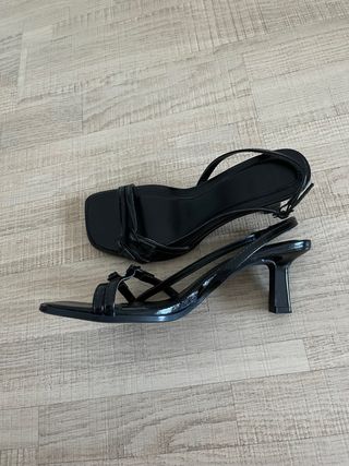 Sandalias Bershka tacón negras 