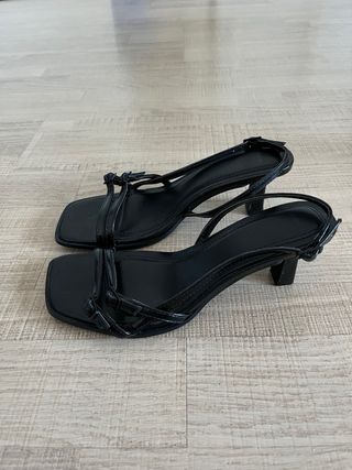 Sandalias Bershka tacón negras 