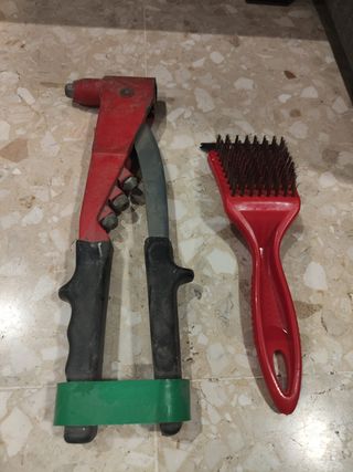 Remachadora,se regala cepillo de alambre