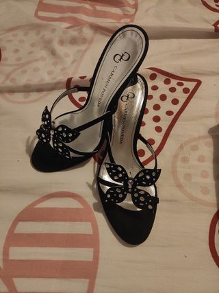Sandalias de tacón Carmen Poveda negras
