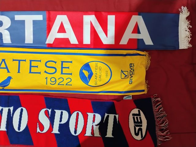 Sciarpe squadre di calcio
 tutte tre 7 euro 