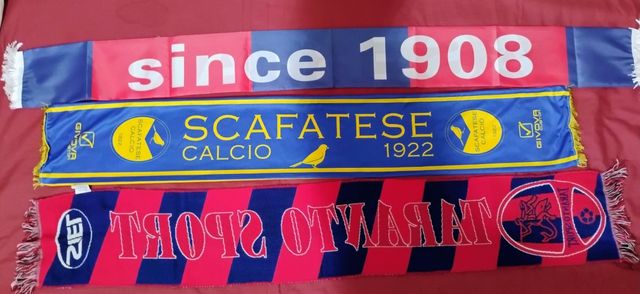 Sciarpe squadre di calcio
 tutte tre 7 euro 