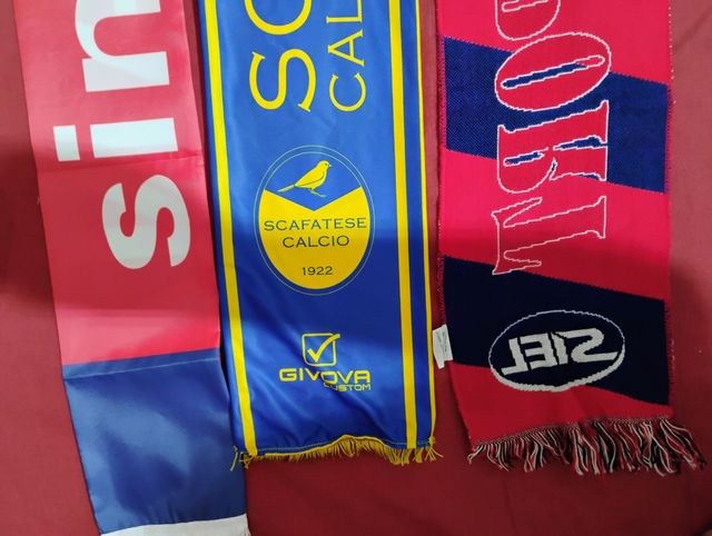 Sciarpe squadre di calcio
 tutte tre 7 euro 