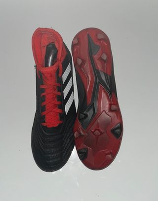 Botas de Fútbol Adidas Predator Negras y Rojas