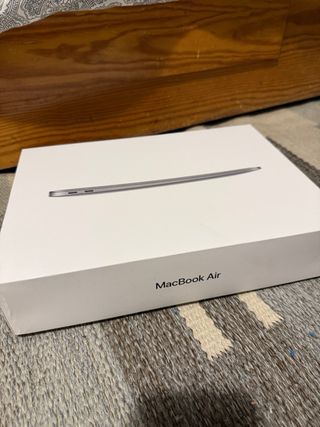 MacBook Air 13” Plata/Gris Espacial Caja
