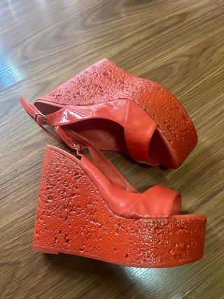 Sandalias Castañer cuña rojo