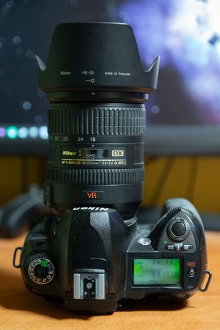 Nikon D70s + Objetivo AF-S Nikkor 18-200mm VR