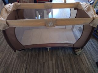 Cuna de viaje portátil