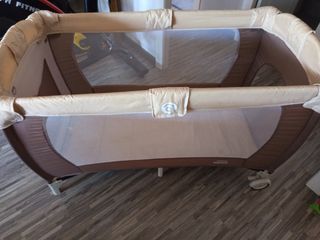 Cuna de viaje portátil