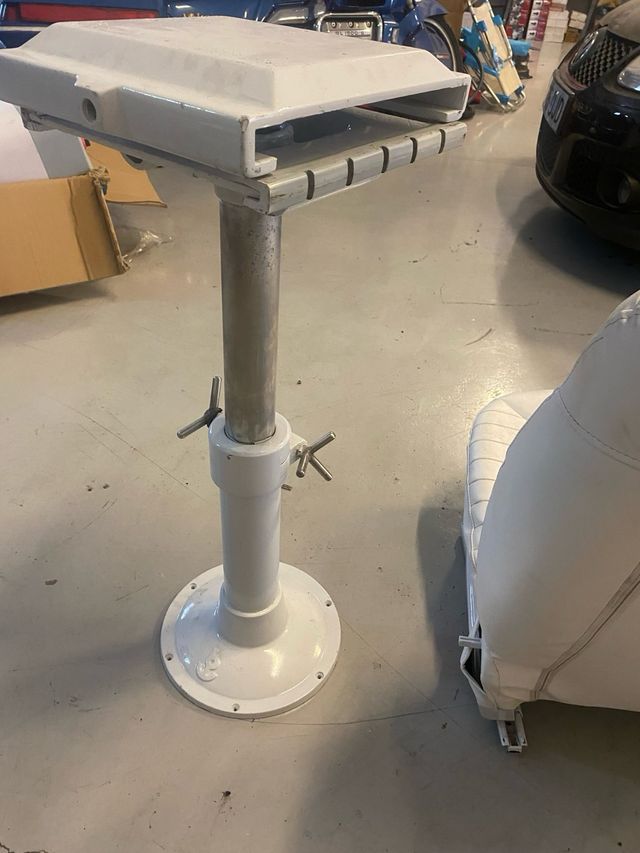 Sillón de barco blanco