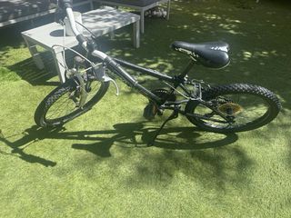 Bicicleta infantil negra