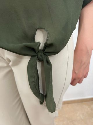 Blusa verde oliva talla L nueva