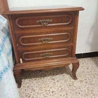 Mesita de noche de madera
