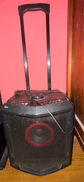 Torre de Sonido LG Negro con Ruedas