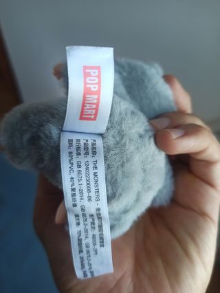 Peluche Labubu gris
