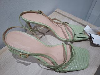 Sandalias de tacón verdes Mohito.